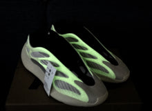 Load image into Gallery viewer, Yeezy 700 V3 &#39;Azael&#39;